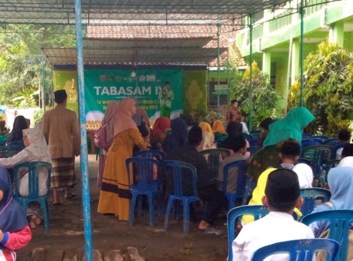 Keterangan foto: Kemeriahan lomba Tabasam tingkat Kecamatan Wadaslintang di halaman gedung MI Kemutug (Suhirman/pikiranrakyat.org)