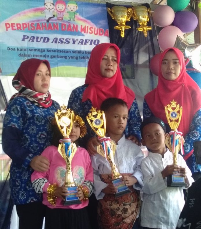 Keterangan foto: Pembagian Rapot Paud ASYAPIQ (dok.istimewa)