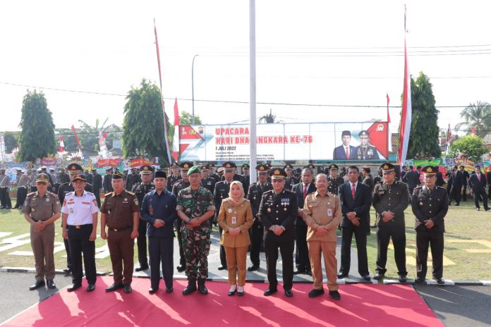 Keterangan foto: Jajaran Polres Kebumen dan tamu undangan saat Upacara HUT Bhayangkara (dok.Humas Kebumen)