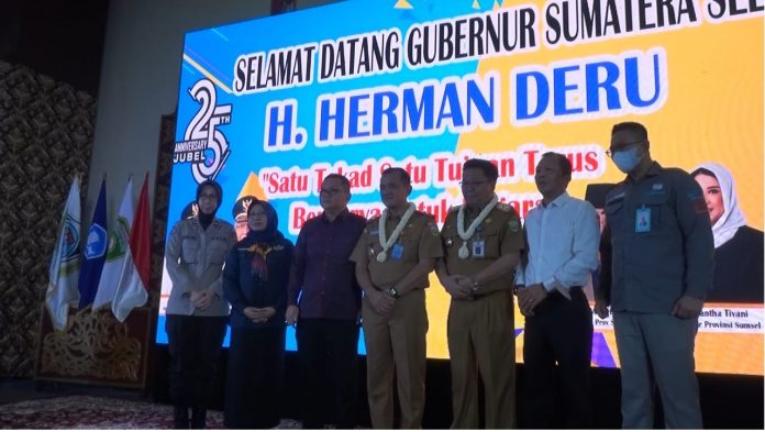 Gubernur Sumsel melaunching program unggulan SMA Plus Negeri 17 Palembang salah satunya Sistem SKS (pikiranrakyat.org/Apandi)