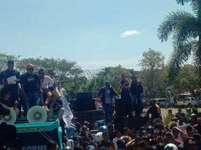 Suasana Demo Kenaikan Tiket Taman Nasional Komodo (dok.istimewa)