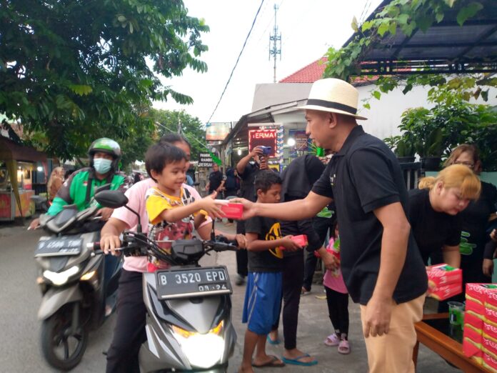 Yam Syari Amirudin Bersama Paguyuban CITOS Gelar Berbagi Tak'jil dan Berbuka Puasa Bersama di Sukatani