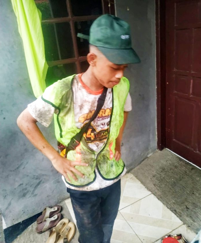 Inisial AR yang diduga pekerja pembangunan drainase yang dipekerjakan madih dibawah umur. (dok. Pikiranrakyat.org/qih)