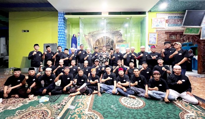 Aliansi Sabojong di momen foto bersama usai pengukuhan struktur. (ist)