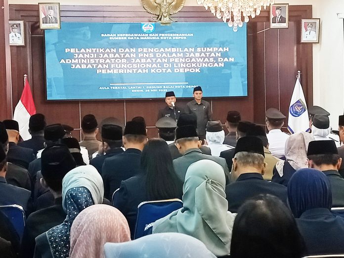 Ket foto: Wali kota Depok, Supian Suri, saat memberikan sambutan usai pimpin sumpah jabatan dalam pelantikan. (dok. Pikiranrakyat.org/Roni)