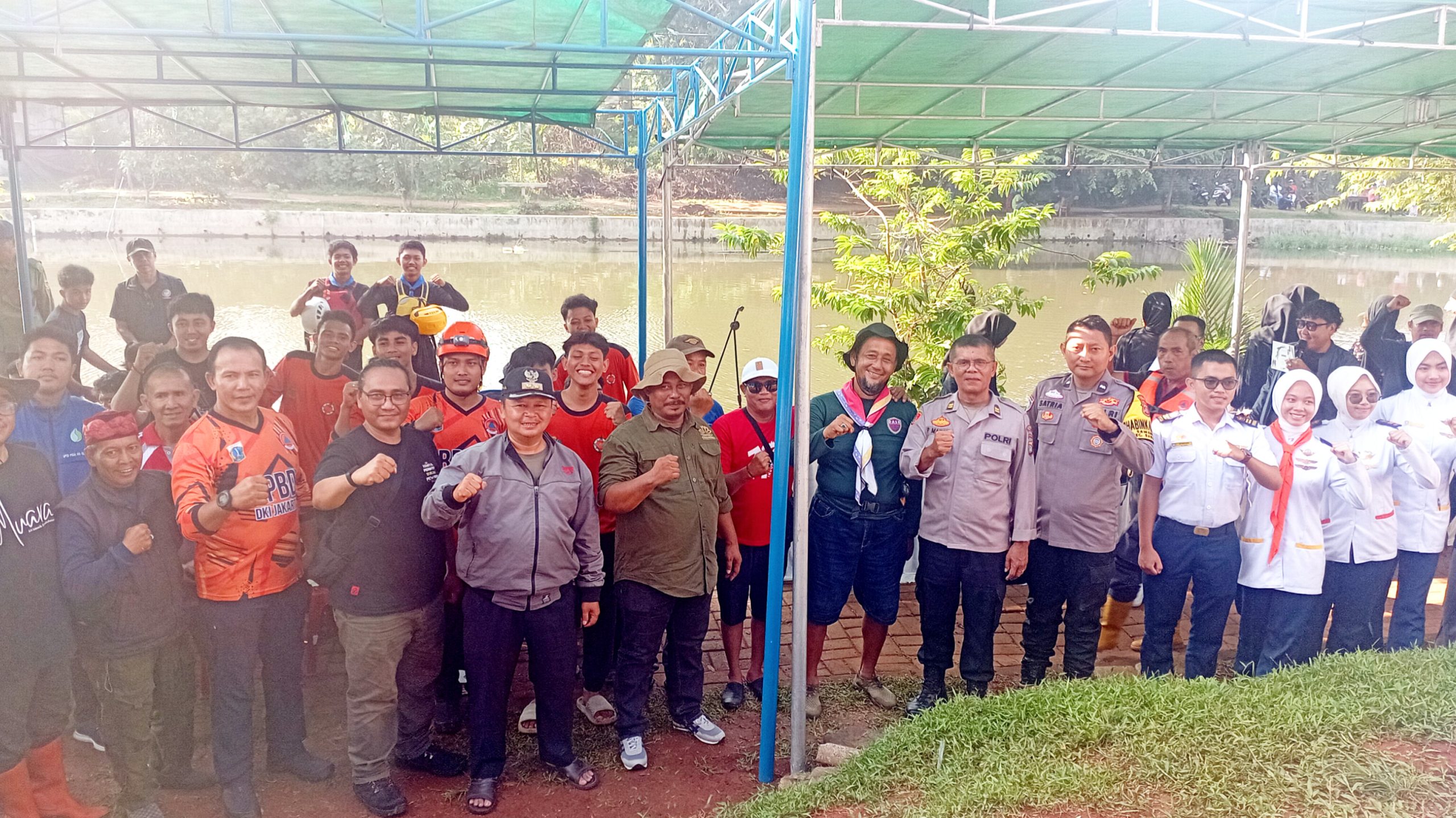 Sesi foto bersama melibatkan, stakeholders, TNI/POLRI, PUPR, dan tokoh masyarakat di kegiatan GEMMES. (ist)