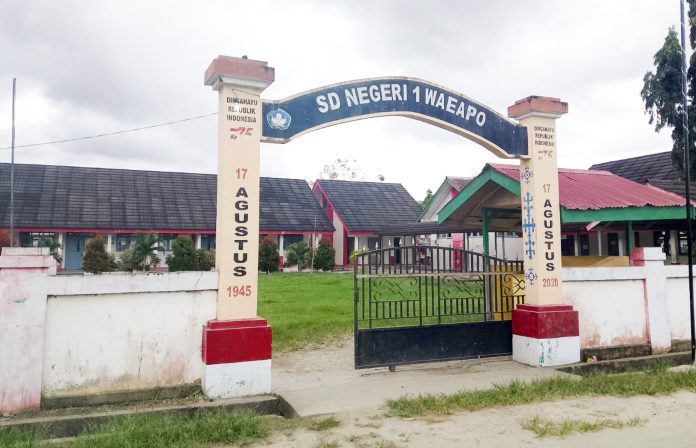 Tampak dari depan SDN 01 Waeapo Kabupaten Buru, Maluku. (dok. Pikiranrakyat.org)
