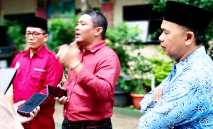 Bidang hukum MKKS sekolah swasta kota Depok, Andi Tatang, Apresiasi SMK Islamiyah dalam penyampaian di sekolah atas pengembalian dana tour. (ist)